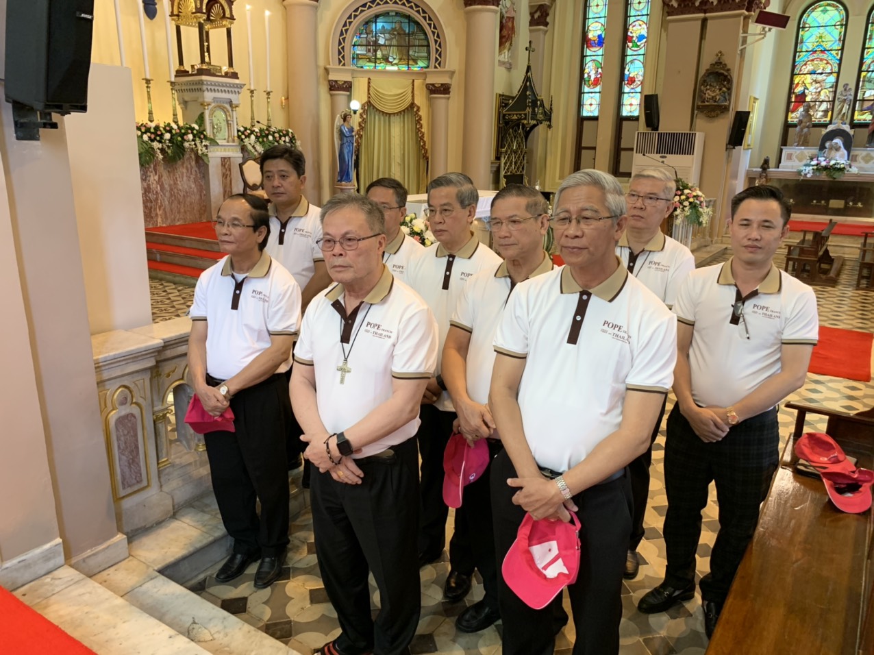 Phái đoàn HĐGMVN viếng mộ Đức Cha Pierre Lambert de la Motte